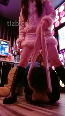 图片[12]_【爱可呀】KTV调双母畜伺候-胯下辱/舔靴恋丝足_HD绳艺资源