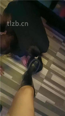 图片[14]_【爱可呀】KTV调双母畜伺候-胯下辱/舔靴恋丝足_HD绳艺资源