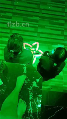 图片[16]_【爱可呀】KTV调双母畜伺候-胯下辱/舔靴恋丝足_HD绳艺资源