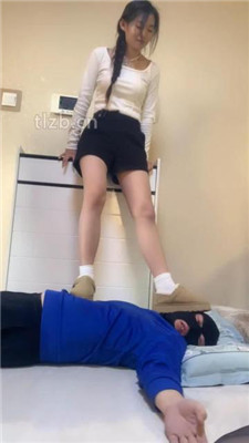 图片[20]_【精神小妹】5S群调高难度挑战踩跺/骑马钻胯/舔鞋底脚【双视角版】_HD绳艺资源