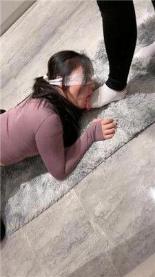 图片[4]_【橙宝】双母畜-奴下奴-灌圣水/白袜脚插嘴/掐脖窒息_HD绳艺资源