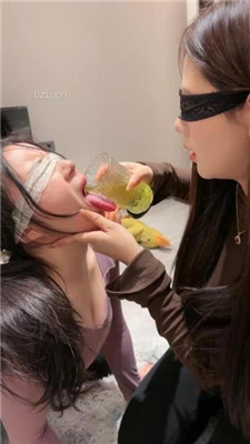 图片[10]_【橙宝】双母畜-奴下奴-灌圣水/白袜脚插嘴/掐脖窒息_HD绳艺资源