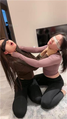 图片[17]_【橙宝】双母畜-奴下奴-灌圣水/白袜脚插嘴/掐脖窒息_HD绳艺资源