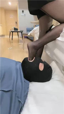 图片[4]_【桃子老师】黑丝脚插嘴踩踏-掐乳-臭脚捂脸_HD绳艺资源