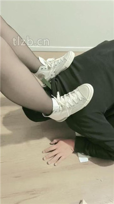 图片[4]_【樊樊】跪舔高帮脏鞋/踩狗爪/黑丝脚插嘴_HD绳艺资源