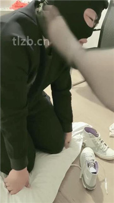 图片[8]_【樊樊】跪舔高帮脏鞋/踩狗爪/黑丝脚插嘴_HD绳艺资源