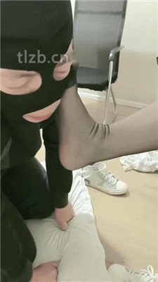 图片[9]_【樊樊】跪舔高帮脏鞋/踩狗爪/黑丝脚插嘴_HD绳艺资源