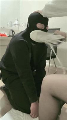 图片[12]_【樊樊】跪舔高帮脏鞋/踩狗爪/黑丝脚插嘴_HD绳艺资源