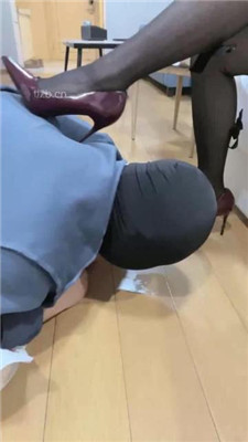 图片[12]_【桃子老师】黑丝脚插嘴踩踏-掐乳-臭脚捂脸【续集】_HD绳艺资源