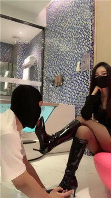 【宝爷】反绑艺术闻舔黑丝高跟/水底窒息_HD绳艺资源