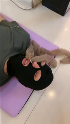 【傲雪】过膝靴全体重踩踏-啤酒圣水灌鼻子_HD绳艺资源