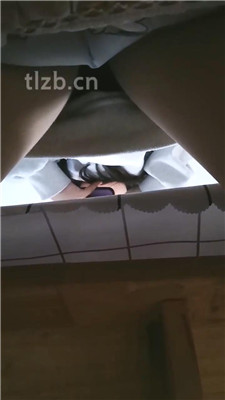 图片[11]_【扫楼小神】桌下视角-女神丝袜皮靴踩_HD绳艺资源