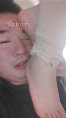 图片[13]_【扫楼小神】桌下视角-女神丝袜皮靴踩_HD绳艺资源