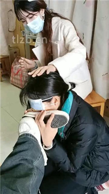 图片[2]_【爱可呀】寝室伺候班花-吸味清理鞋/首尝升水/楼道舔脚_HD绳艺资源