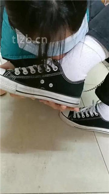 图片[3]_【爱可呀】寝室伺候班花-吸味清理鞋/首尝升水/楼道舔脚_HD绳艺资源