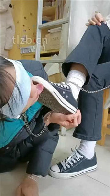 图片[4]_【爱可呀】寝室伺候班花-吸味清理鞋/首尝升水/楼道舔脚_HD绳艺资源