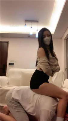 图片[2]_【宝爷】黑鞋白袜S-虐打踢踹抽耳光_HD绳艺资源