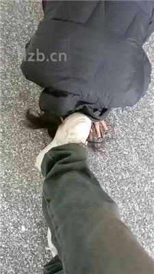 图片[19]_【爱可呀】寝室伺候班花-吸味清理鞋/首尝升水/楼道舔脚_HD绳艺资源