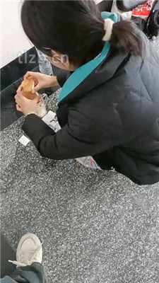 图片[20]_【爱可呀】寝室伺候班花-吸味清理鞋/首尝升水/楼道舔脚_HD绳艺资源