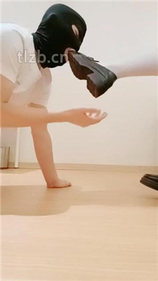 【颜颜S】跪舔学生主皮鞋白袜/深喉/踩踏_HD绳艺资源