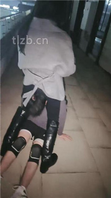 图片[9]_【昭玥】深夜户外-牵狗链遛狗爬行-骑马转胯-踩踏_HD绳艺资源