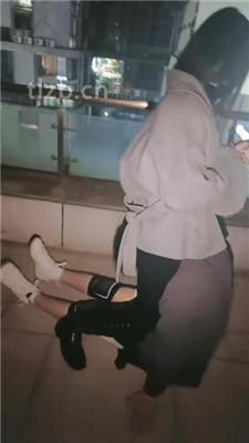 图片[10]_【昭玥】深夜户外-牵狗链遛狗爬行-骑马转胯-踩踏_HD绳艺资源