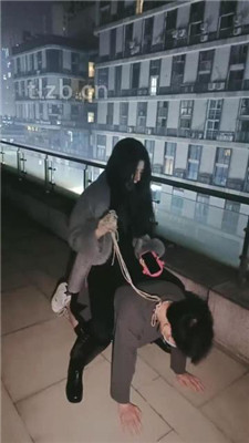 图片[12]_【昭玥】深夜户外-牵狗链遛狗爬行-骑马转胯-踩踏_HD绳艺资源