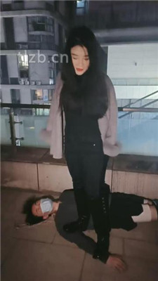 图片[17]_【昭玥】深夜户外-牵狗链遛狗爬行-骑马转胯-踩踏_HD绳艺资源