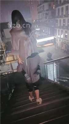 图片[20]_【昭玥】深夜户外-牵狗链遛狗爬行-骑马转胯-踩踏_HD绳艺资源