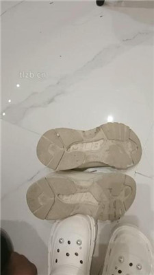 【小殿下】狗舌头清理脏鞋底_HD绳艺资源