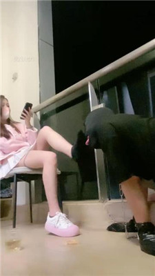 图片[17]_【小软】艺校女神-运动鞋黑棉袜踩踏喂食/吃袜子/喝口水圣水_HD绳艺资源