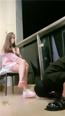 图片[20]_【小软】艺校女神-运动鞋黑棉袜踩踏喂食/吃袜子/喝口水圣水_HD绳艺资源