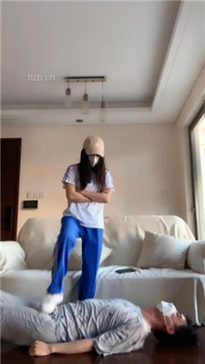 图片[8]_【宝爷】学生服-小白鞋船袜踩虐/掐脖窒息_HD绳艺资源