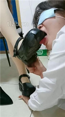 图片[7]_【爱可呀】班花作客玩女奴-跪拜/清理鞋底/骑马/舌头足浴_HD绳艺资源