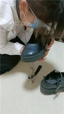 图片[10]_【爱可呀】班花作客玩女奴-跪拜/清理鞋底/骑马/舌头足浴_HD绳艺资源