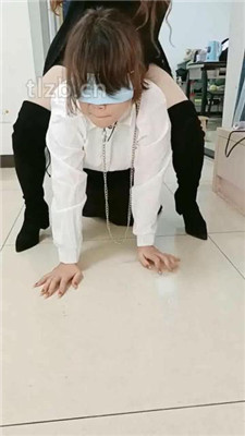 图片[14]_【爱可呀】班花作客玩女奴-跪拜/清理鞋底/骑马/舌头足浴_HD绳艺资源