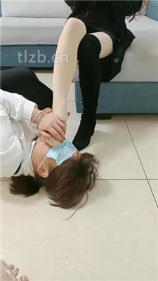 图片[17]_【爱可呀】班花作客玩女奴-跪拜/清理鞋底/骑马/舌头足浴_HD绳艺资源