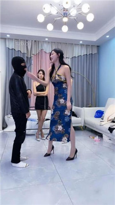 【麋鹿银儿】3S-轮流抽耳光/掐脖窒息/转胯/藤条抽_HD绳艺资源