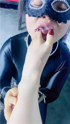 图片[12]_【小小不点】母畜-锁链绳艺技巧/舔脏鞋/脚插嘴【双视角版】_HD绳艺资源