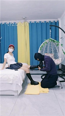 【临沂小妈】狗儿子跪舔长靴臭袜_HD绳艺资源