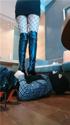 图片[9]_【梓晨】长靴踩脖窒息/脚耳光_HD绳艺资源