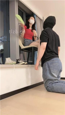 图片[9]_【万一】帆布鞋女神跳踩/踢踹/碾压喂食_HD绳艺资源