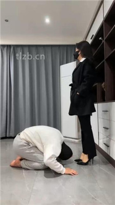 【辣姐】女白领S-耳光/铁链拴狗/藤条皮带训练/肉丝插嘴/踩踏喂食_HD绳艺资源