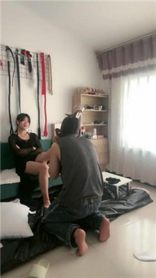 图片[3]_【暴荔姐姐】闻棉袜/踩踏喂食/叼鞋/恋足舔_HD绳艺资源