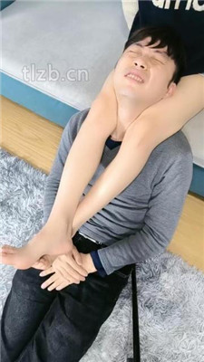 【梓】超强腿绞窒息/裸足蹂躏狗脸_HD绳艺资源