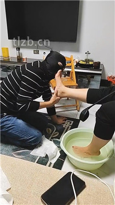 【金玫瑰】转胯骑马-伺候双主恋足调【双视角版】_HD绳艺资源