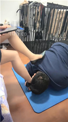 图片[3]_【冰色】肥奴闻舔高跟肉丝脚/揪耳朵踩踏_HD绳艺资源