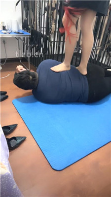 图片[11]_【冰色】肥奴闻舔高跟肉丝脚/揪耳朵踩踏_HD绳艺资源