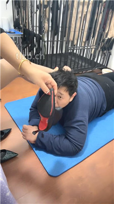 图片[14]_【冰色】肥奴闻舔高跟肉丝脚/揪耳朵踩踏_HD绳艺资源