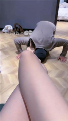 图片[2]_【陈莹斯】体罚狗-捂手窒息/揪耳朵/艺术喝洗脚水-黑丝脚制裁_HD绳艺资源